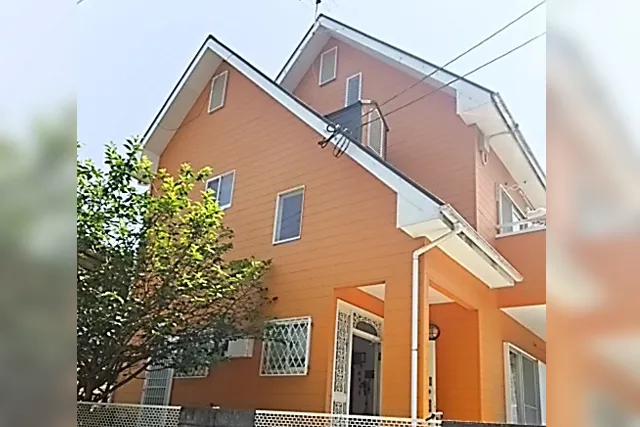 I様邸 外壁塗装・汚れやひび割れなどを補修して外壁塗装しました きれいになってお家長持ち！